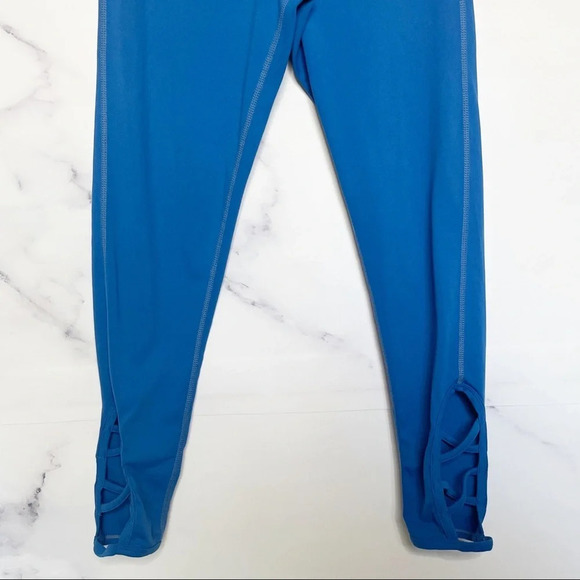Alphalete Cross Set Blue Cropped Legging - Picture 4 of 9